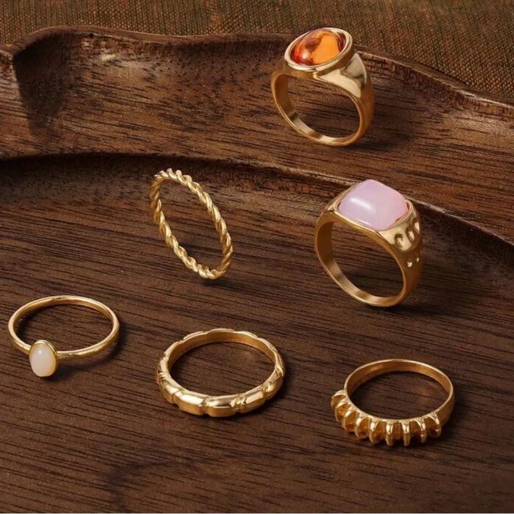 Elegant Gold Ring Set R117 - Picture 2 of 3